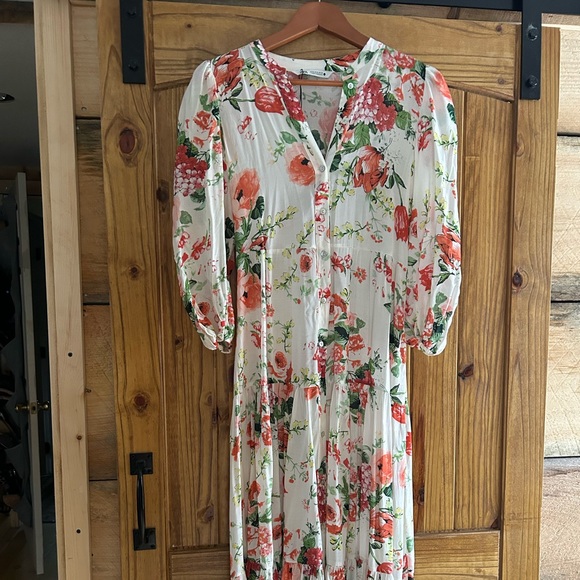 Zara floral lightweight maxi dress buttons up the front - Picture 1 of 3